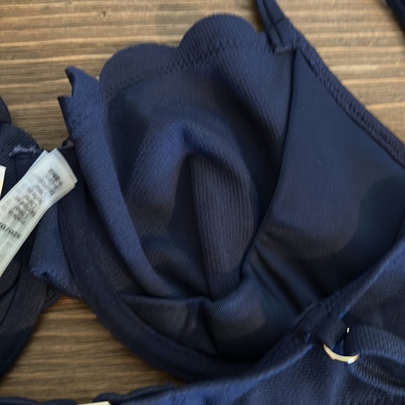 NWT Victoria’s Secret Unlined Swim Top Size 32D - Picture 6 of 6